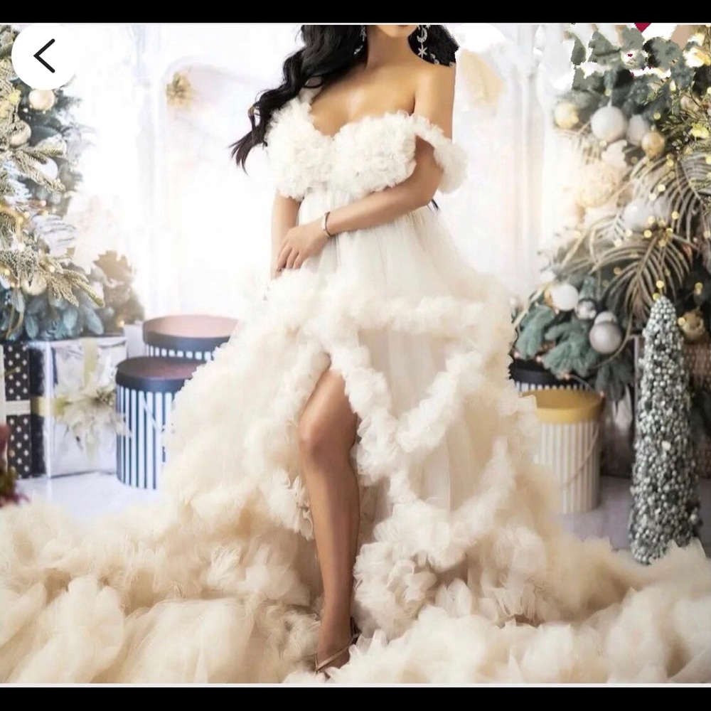 Maternity, bridal, special occasion robe dress tulle ruffle .